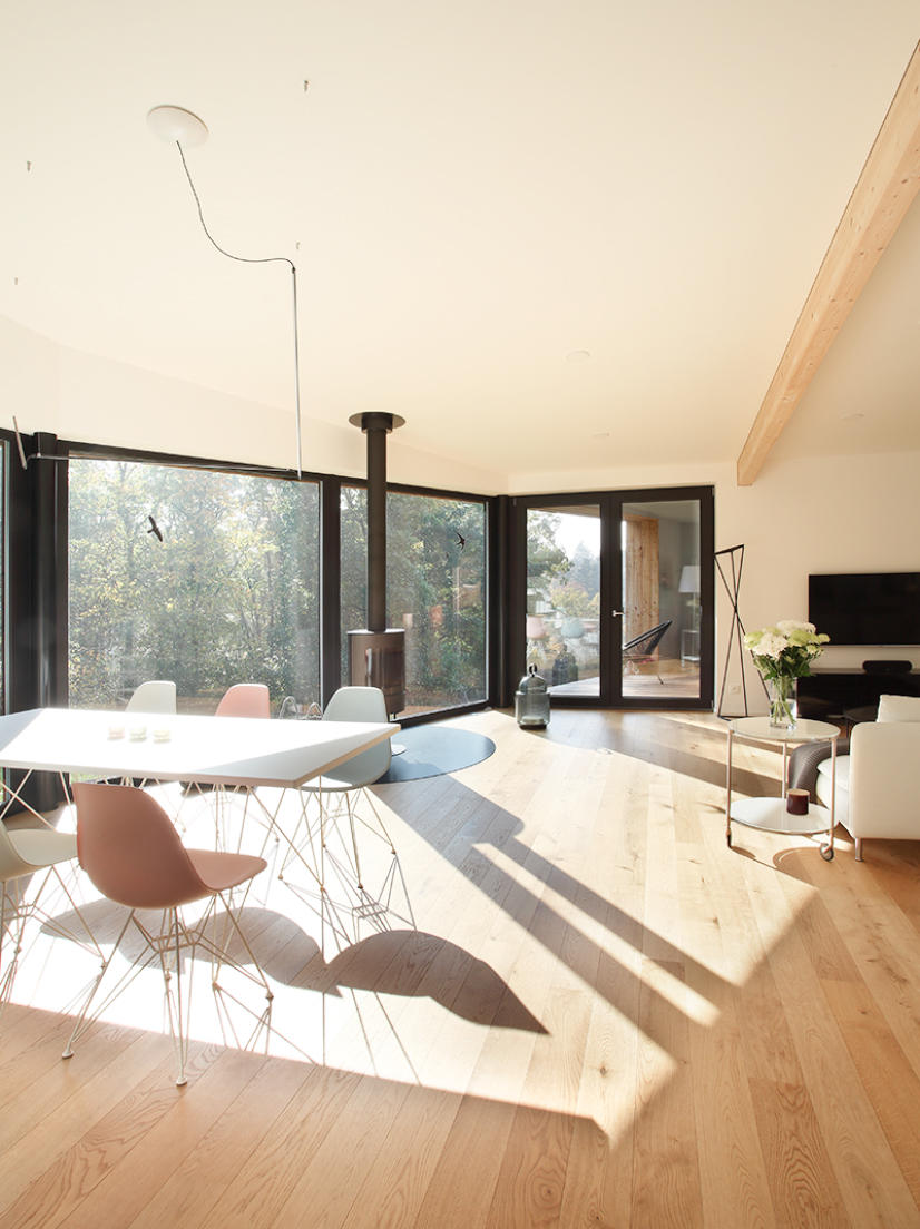 Interiér - jídelna s výhledem